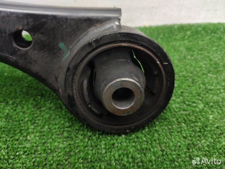 Рычаг подвески передний правый Honda Civic 4D