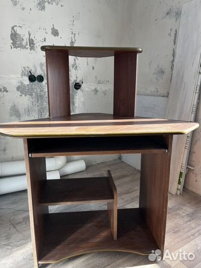 Угловой компьютерный стол