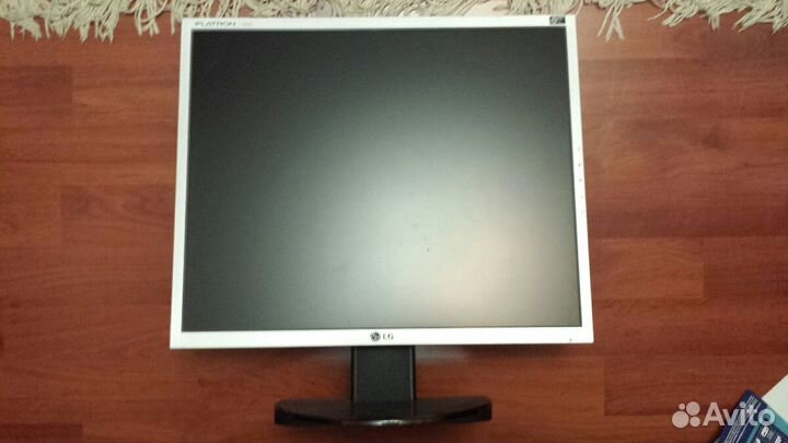 Монитор LG L1953S