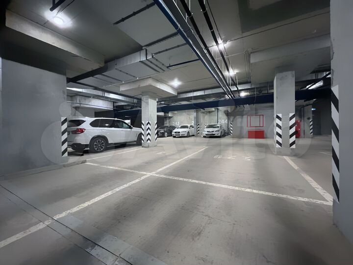 Машиноместо, 30 м²