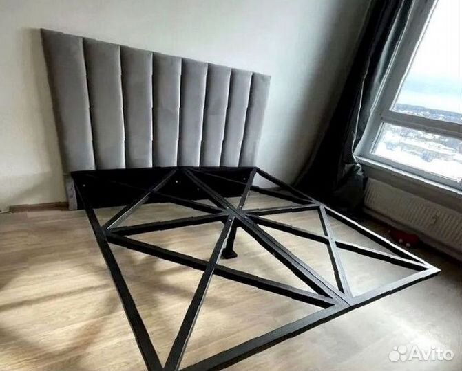 Кровать двуспальная парящая мягкая