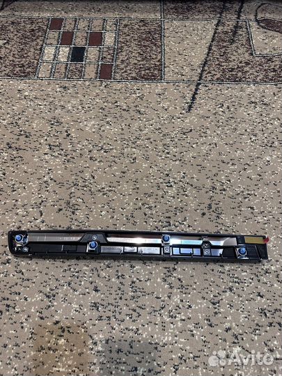 Молдинг на дверь левый задний toyota land cruiser