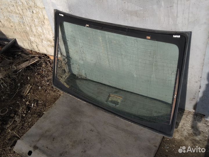 Заднее стекло mazda 3BM 2014 год