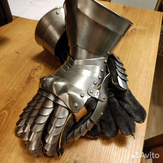 Рыцарские перчатки