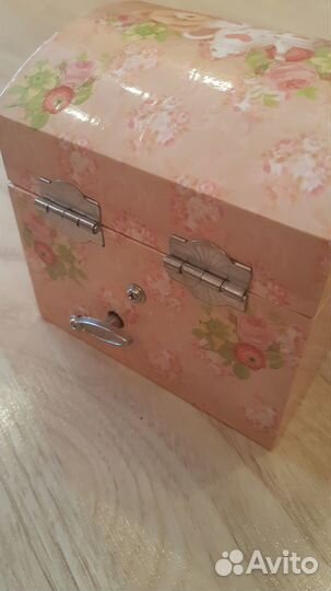 Музыкальная шкатулка с крутящимся медвежонком