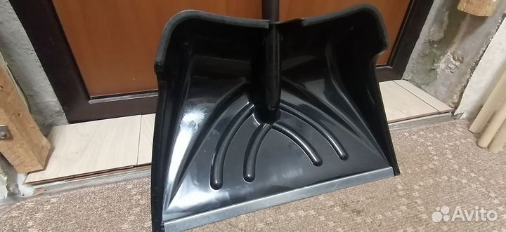 Лопата для уборки снега