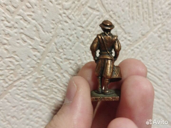 Солдатик из киндера