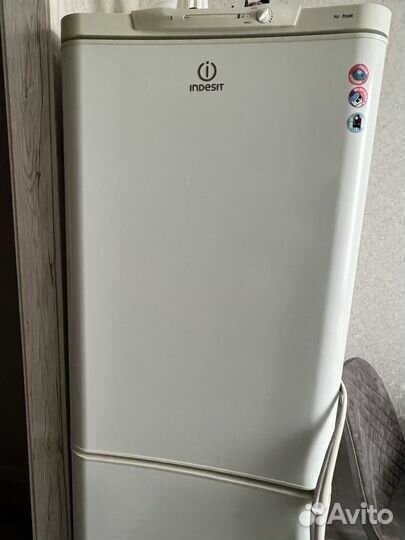 Холодильник Indesit