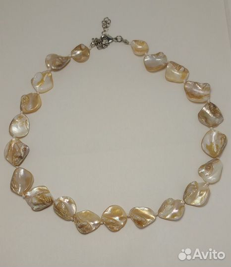 Колье из перламутра