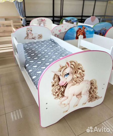 Детская кровать с бортиком
