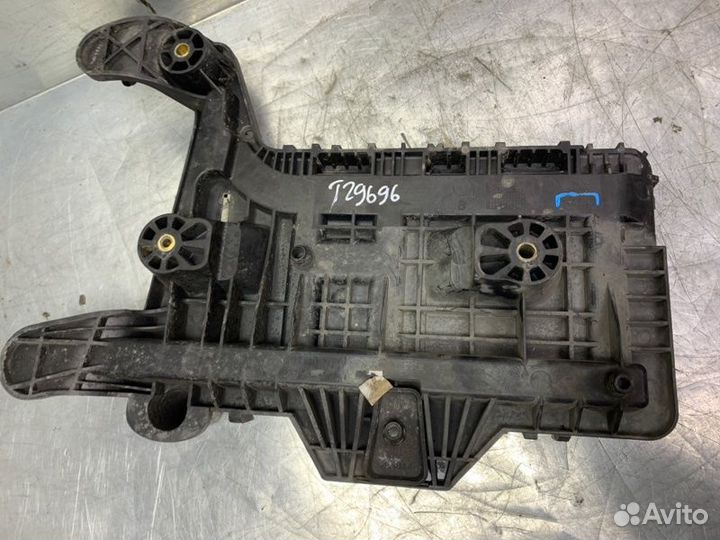 Крепление акб (корпус/подставка) Volkswagen Golf V