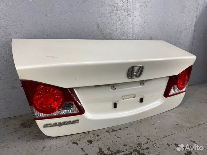 Крышка багажника Honda Civic 4D с 2005г