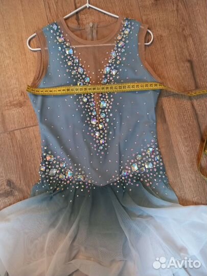 Платье для выступлений по фигурному катанию