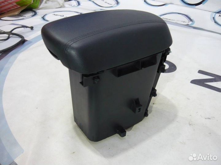 Подлокотник передний Kia Sportage SL D4HA 2011