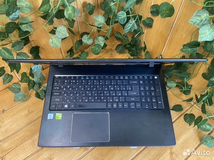 Игровой ноутбук Acer 2видеокарты/i3-6/8gb/SSD+HDD