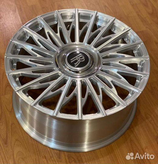 Кованые диски R21 на Rolls-Royce Wraith Dawn Ghost