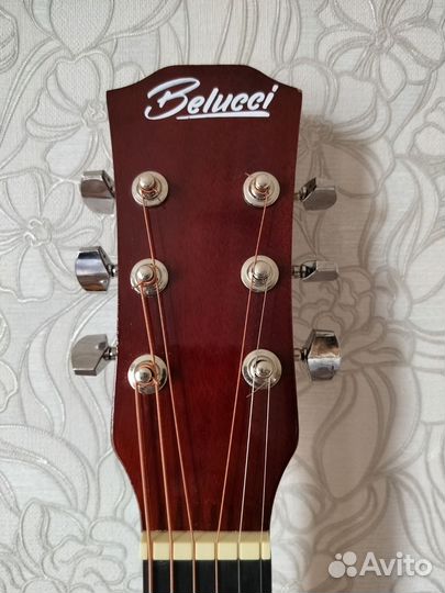 Акустическая гитара