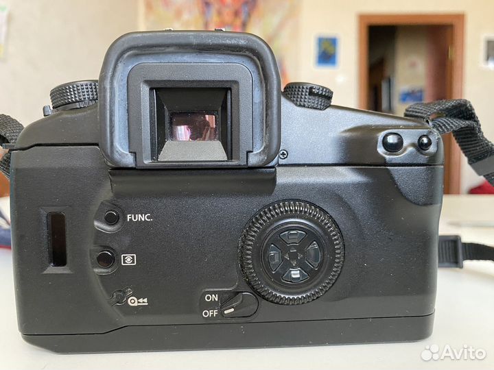 Плёночный зеркальный фотоаппарат Canon EOS 33