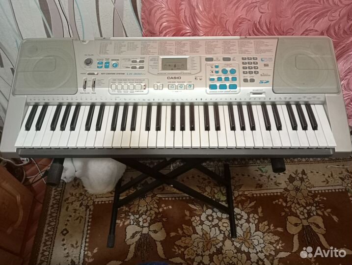 Синтезатор casio lk 300тв