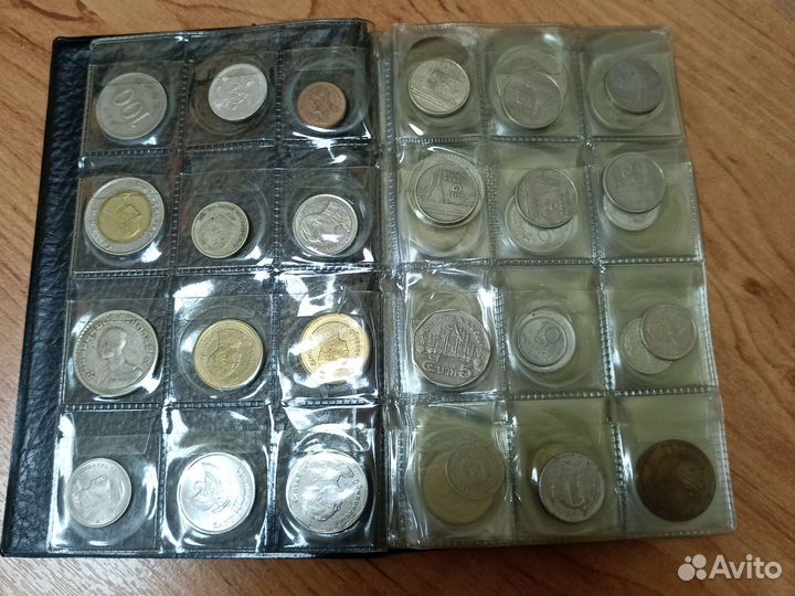 Монеты стран мира в альбоме 100шт