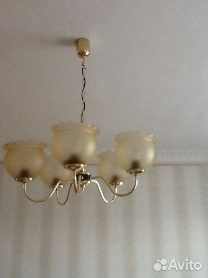 Продам люстру