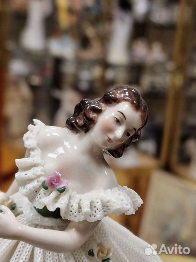 Статуэтка балерина в платье с цветами