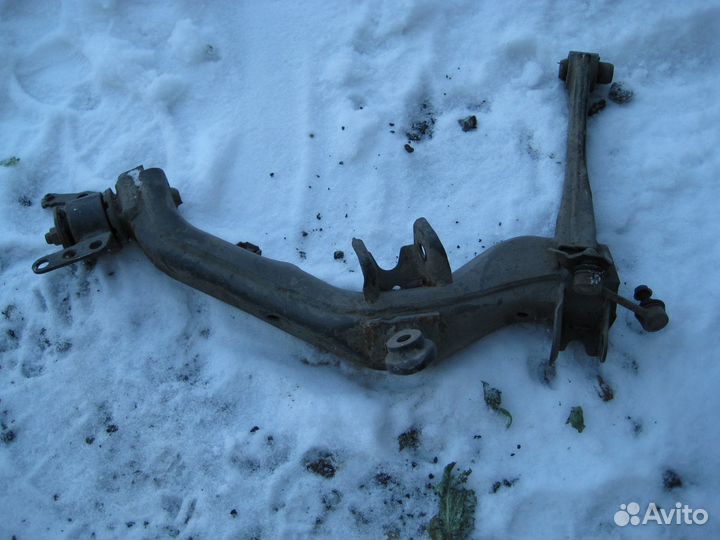 Щаровая опора тойота авенсис королла