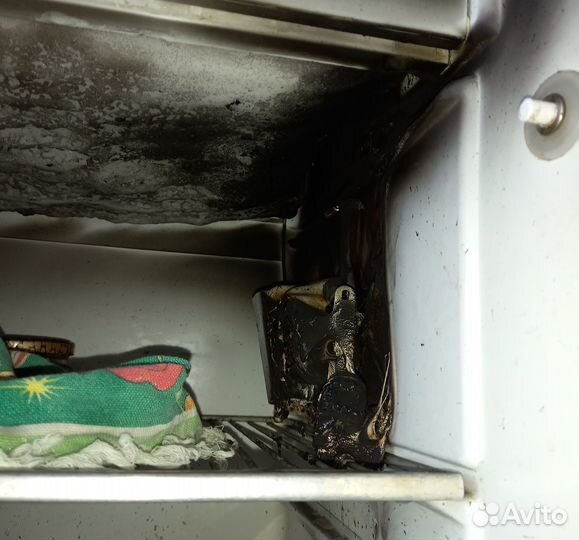 Старый холодильник