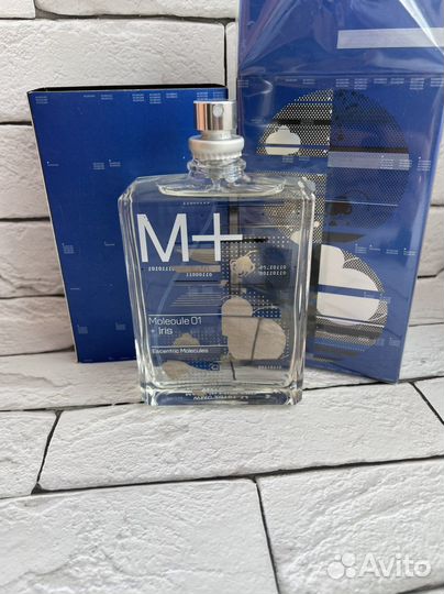 Escentric molecules 01 iris