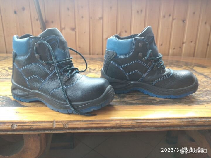 Продам рабочие ботинки