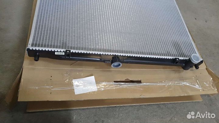 Радиатор охлаждения двигателя Mitsubishi Pajero 4