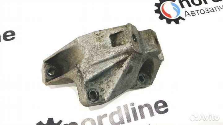 Кронштейн МКПП левый Volkswagen Bora седан 1.6 ATN