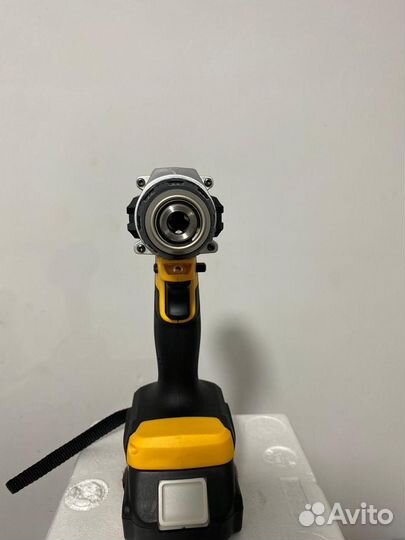Шуруповерт Dewalt
