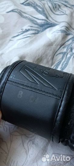 Шлем и перчатки для единоборств