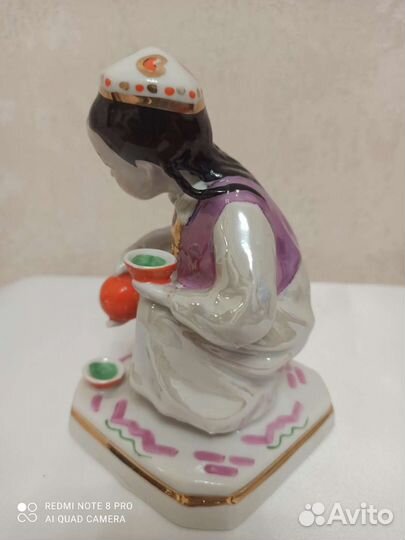 Статуэтка узбечка с чайником