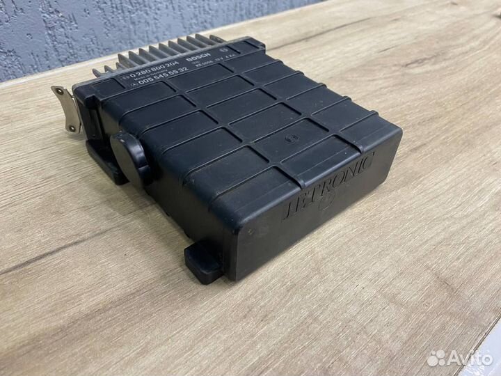 Блок управления двигателем Mercedes M102 W124 W201