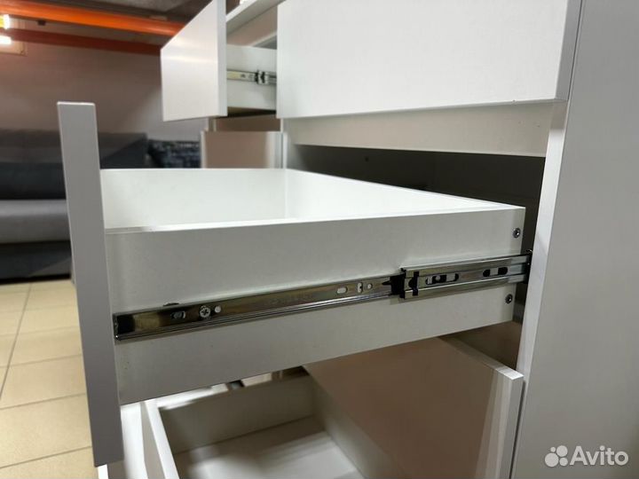 Комод белый высокий