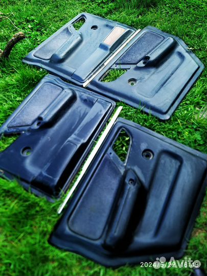 Двери 2шт. от Волги 3110 с 4мя картами