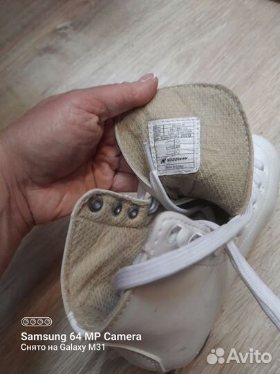 Коньки детские продам