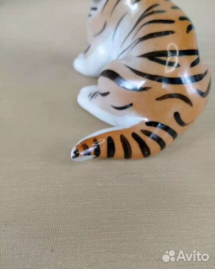 Фарфоровые статуэтки с утратами