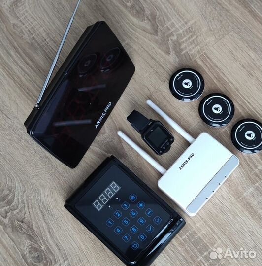 Кнопка вызова официанта в комллекте с часами табло