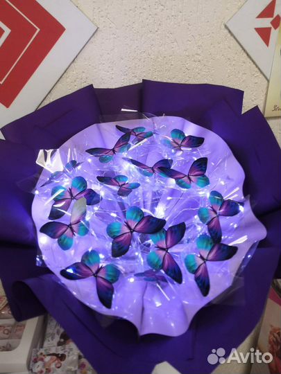 Светящийся букет из 15 бабочек