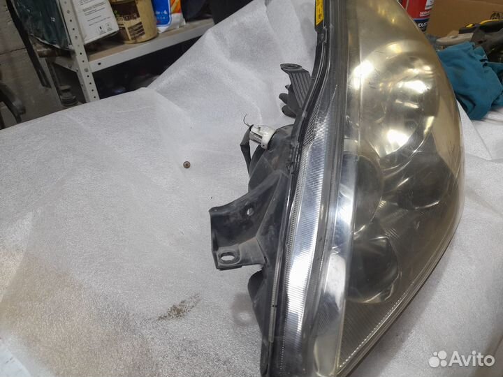 Фара левая Toyota Wish