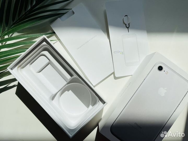 Коробка от Айфона 7 7 plus
