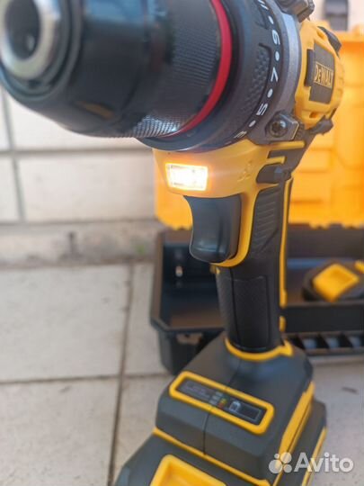 Шуруповерт бесщеточный Dewalt