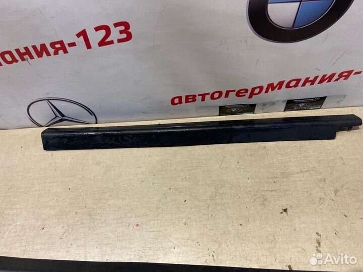 Накладка на порог салона правая Mercedes E250 C207