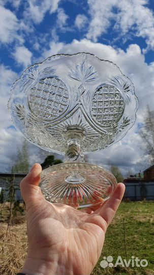 Ваза на ножке ананасы