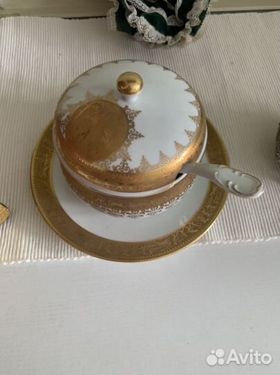 Емкость для меда или варенья с ложкой