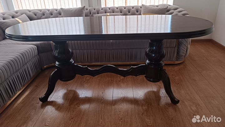 Стол со стульями