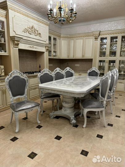 Стол и Стулья